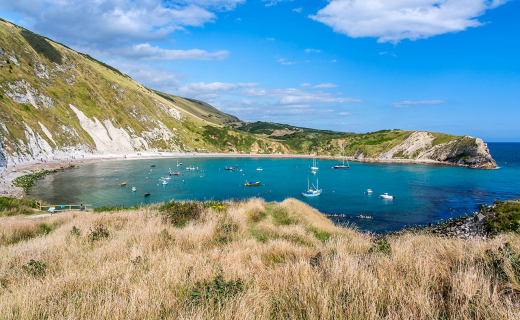 Lulworth Cove aan de Jurassic Coast.