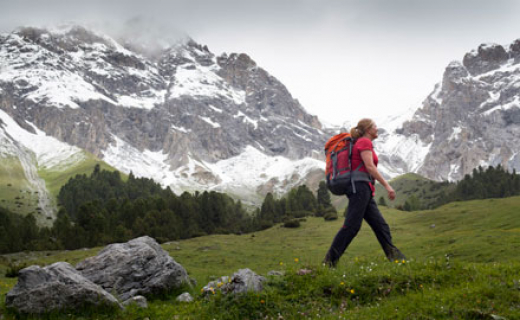 Wandelen door bergen in Zwitserland