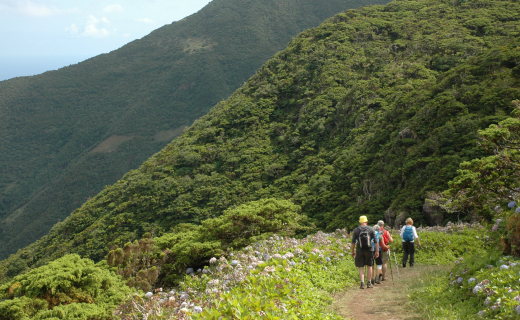 Portugal, mensen wandelen in de bergen