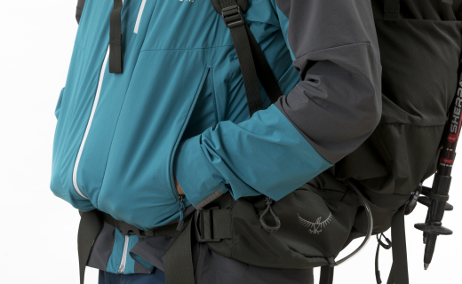 Haglofs Skarn Hybrid Jacket zakken icm rugzak