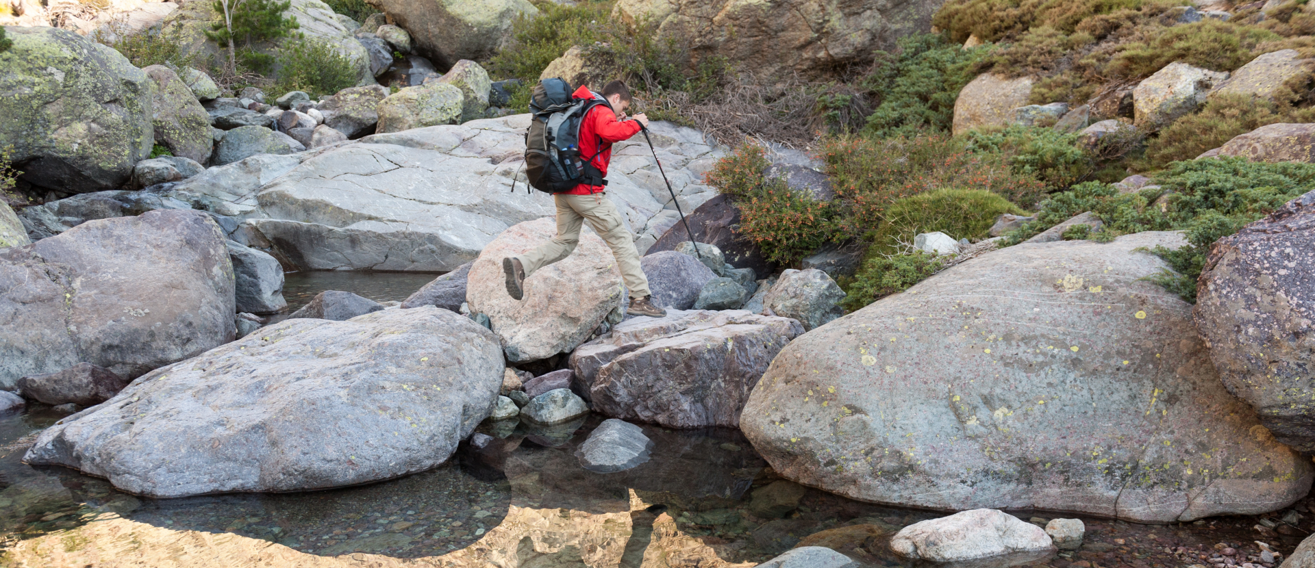 Erik van de Perre, Corsica, springen, rotsen, beek, wandelen