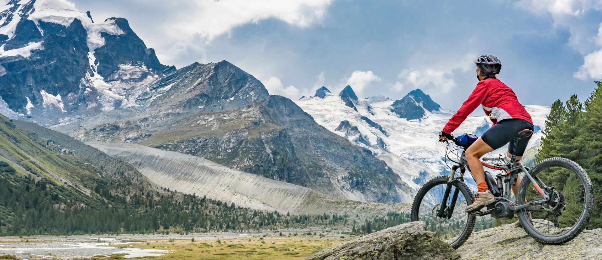 Fietser, Zwiterland, bergen, spectaculair, sneeuw, bergtoppen