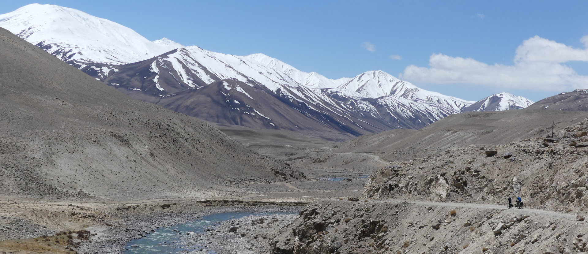 Zijderoute tussen bergen in China