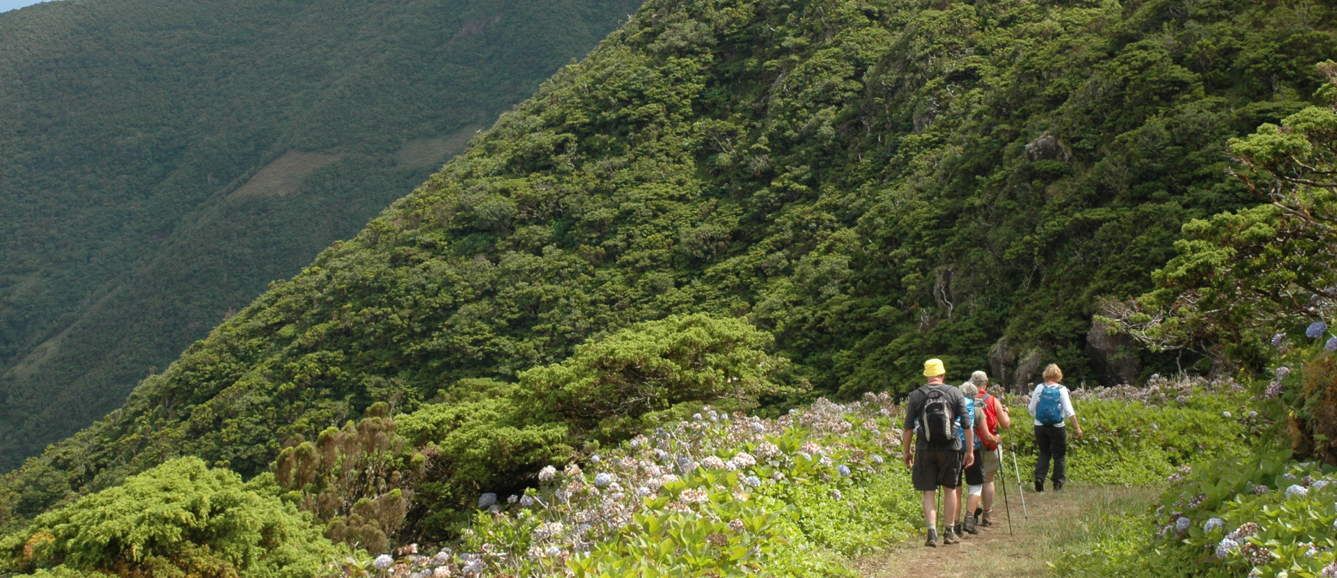 Portugal, mensen wandelen in de bergen