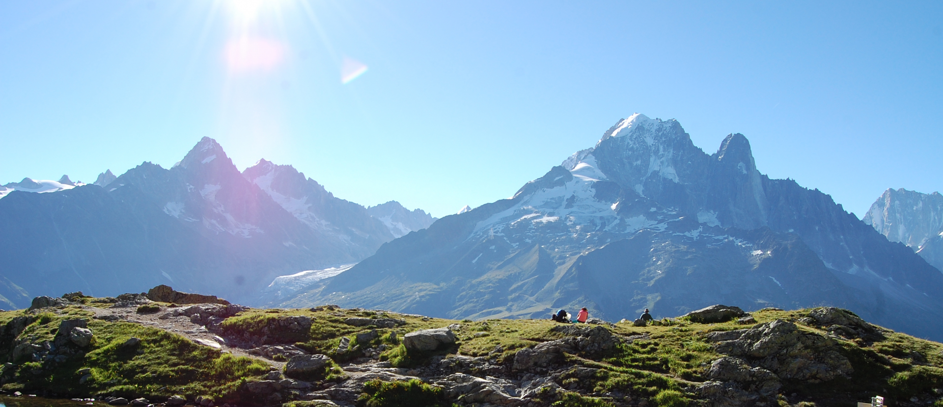 Italië, mensen zitten op de bergen bij Mont Blanc, Valle d'Aosta