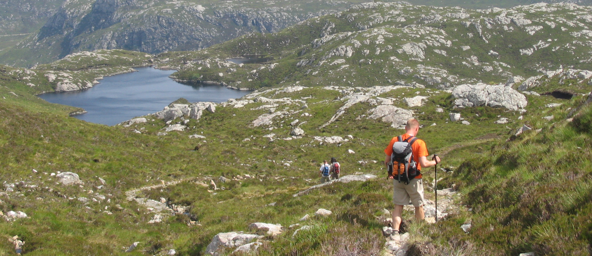 Schotland, mensen wandelen in de bergen