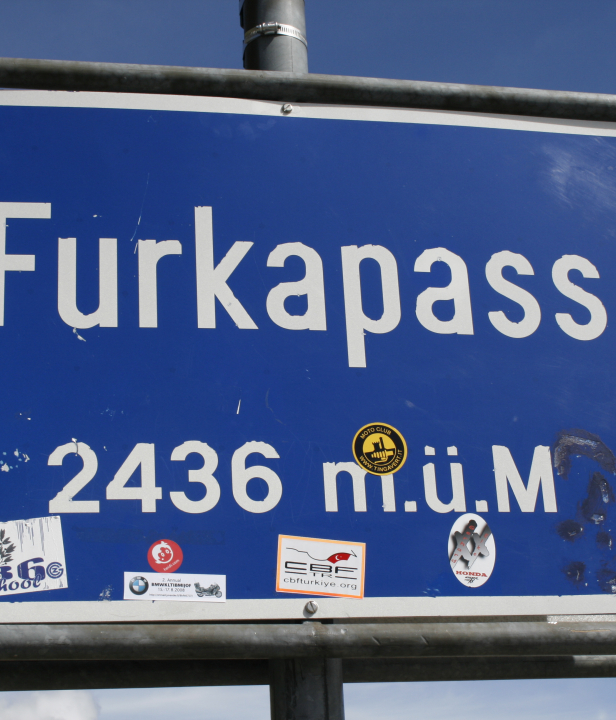 Fietsen in Zwitserland over bergpassen