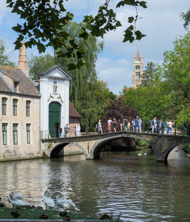 Brugge - Minnewater en ingang Begijnhof 