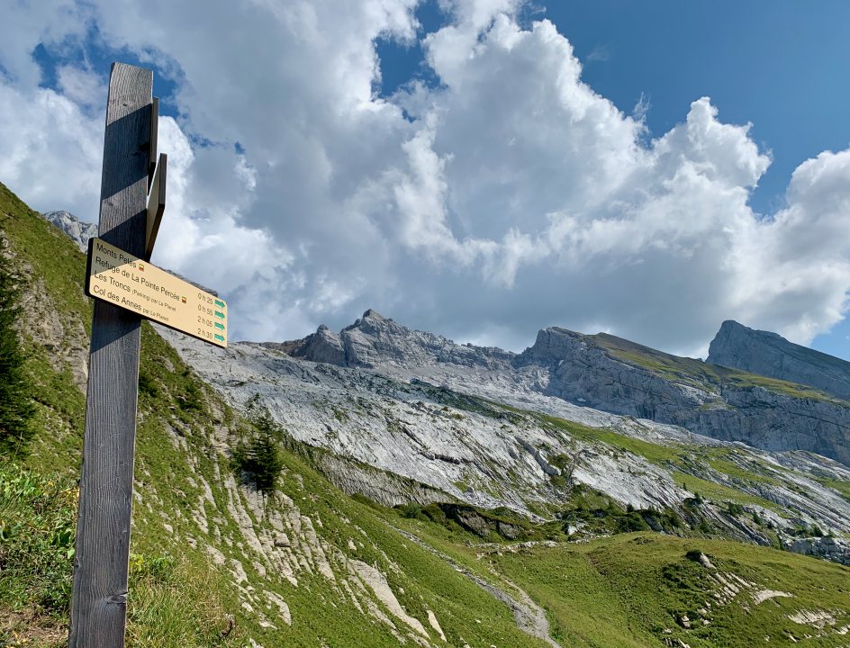 Monts Pelés routewijzer