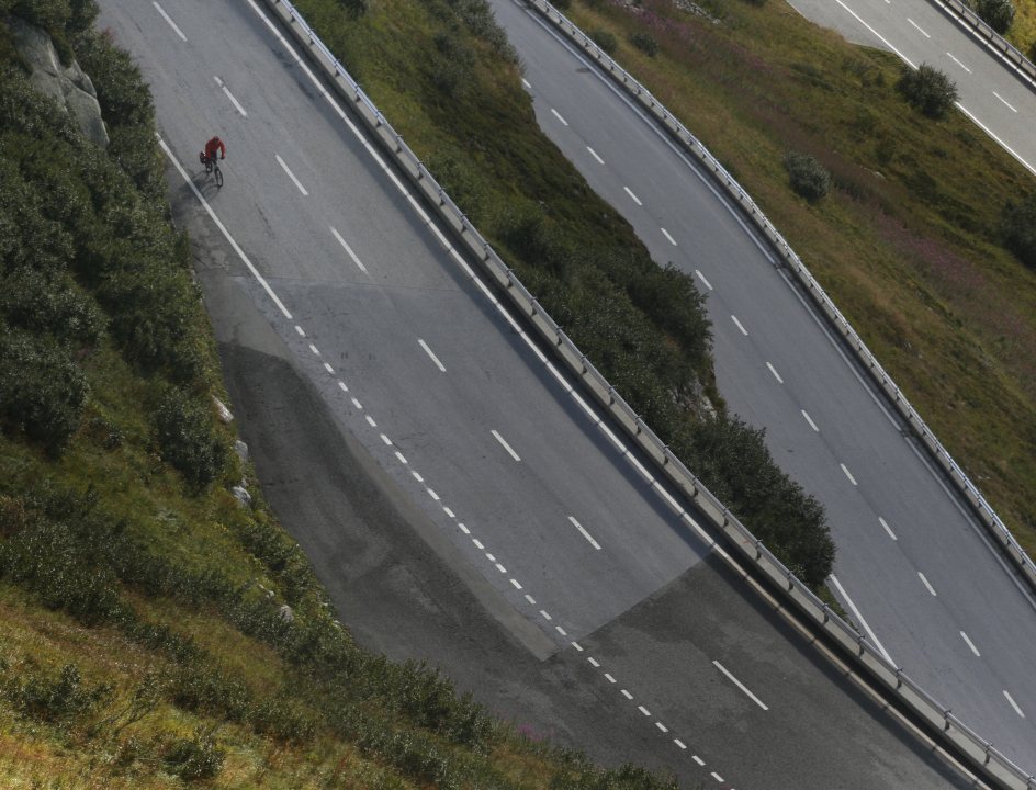 Fietsen in Zwitserland over bergpassen