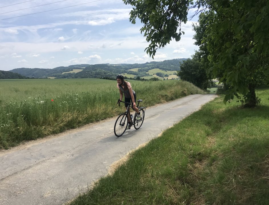 glooiend richting Bouzov