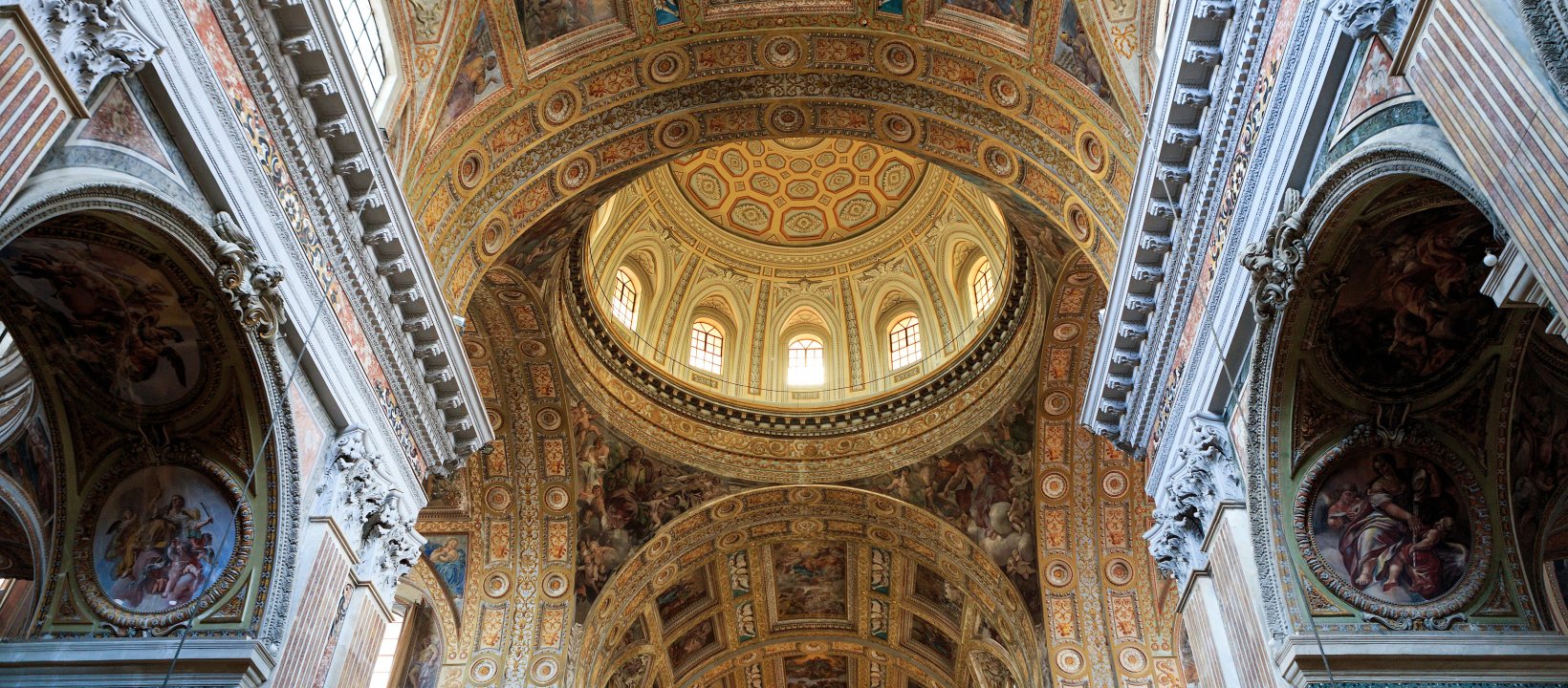 De kerk van Gesu Nuevo in Napels