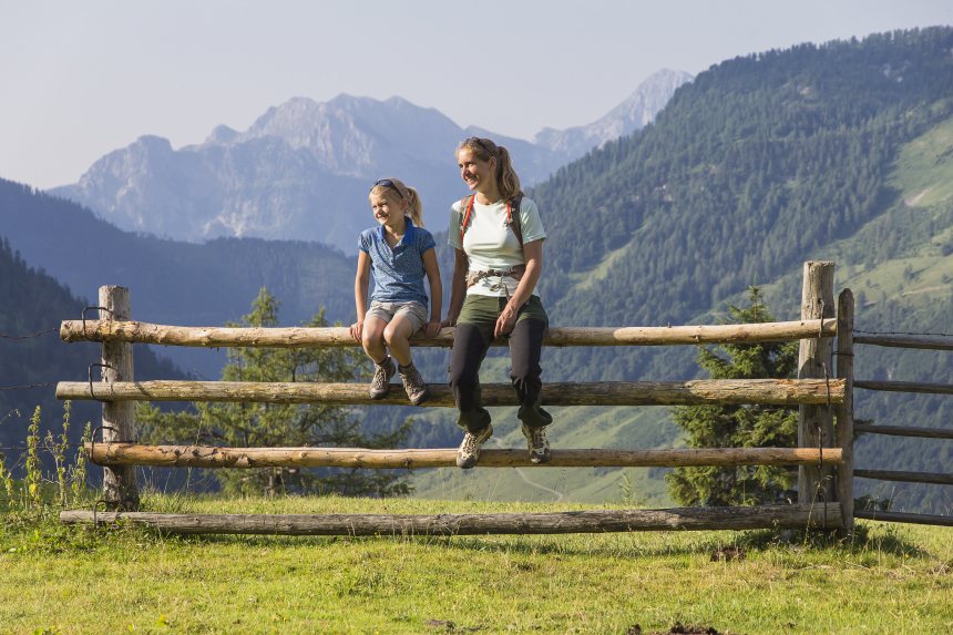 In de bergen met dochter