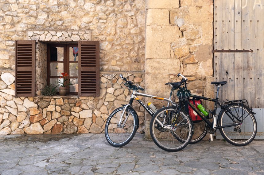 Amsterdam naar Rome, fietsen tegen de muur