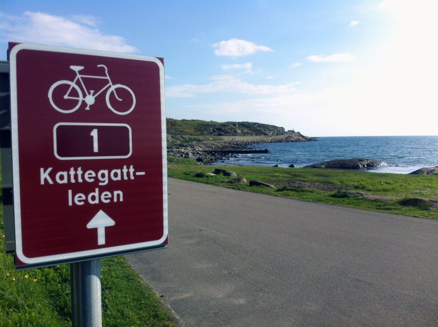Zweden, Kattegattleden, fietspad naast het water