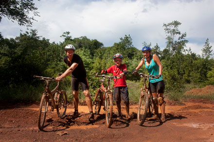 Familie in de jungle in Suriname