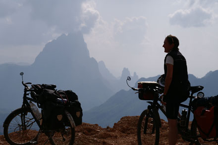 Uitzicht op bergen in Laos