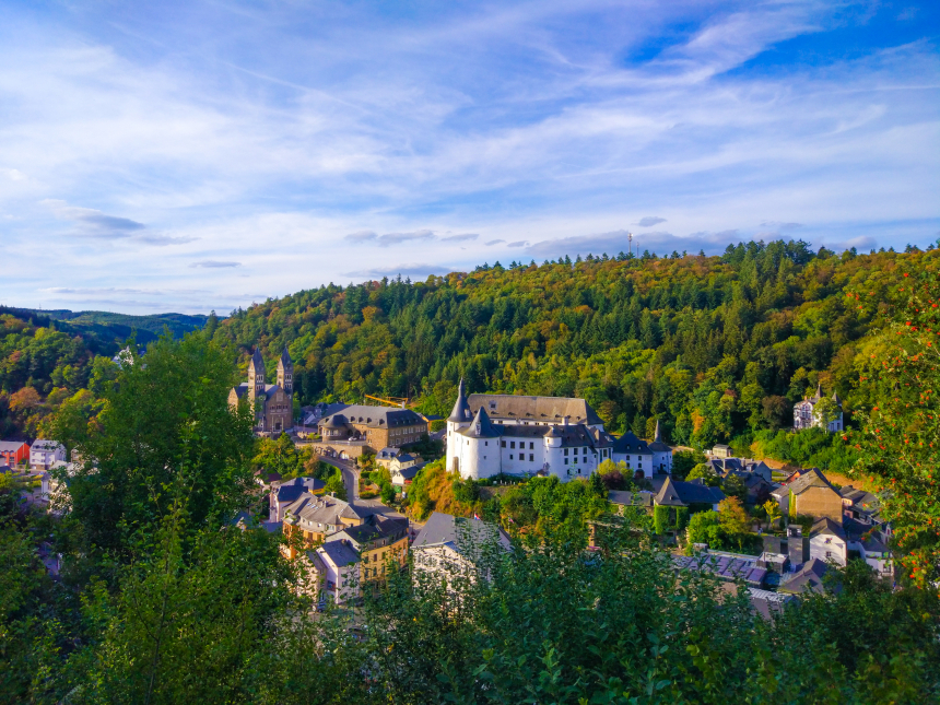 Uitzicht over Clervaux, Luxemburg
