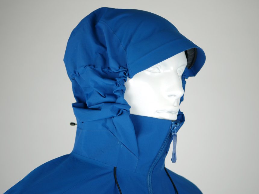 regenjas capuchon met klep
