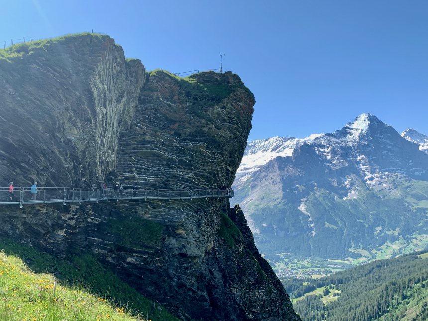 Zwisterland Berner Oberland wandelen Cliff Walk