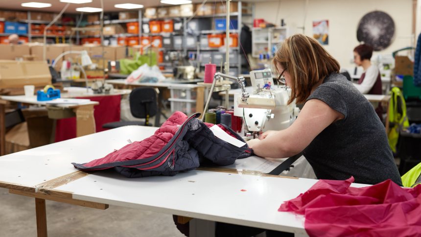 Onderhoud repareren wandelschoenen tenten outdoorkleding