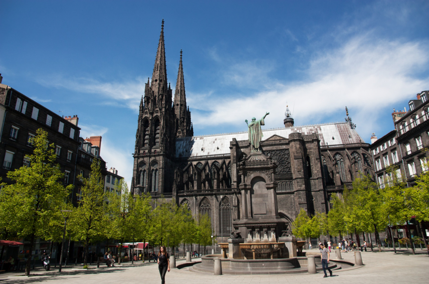 De zwart basalten kerk van Clermont-Ferrand.