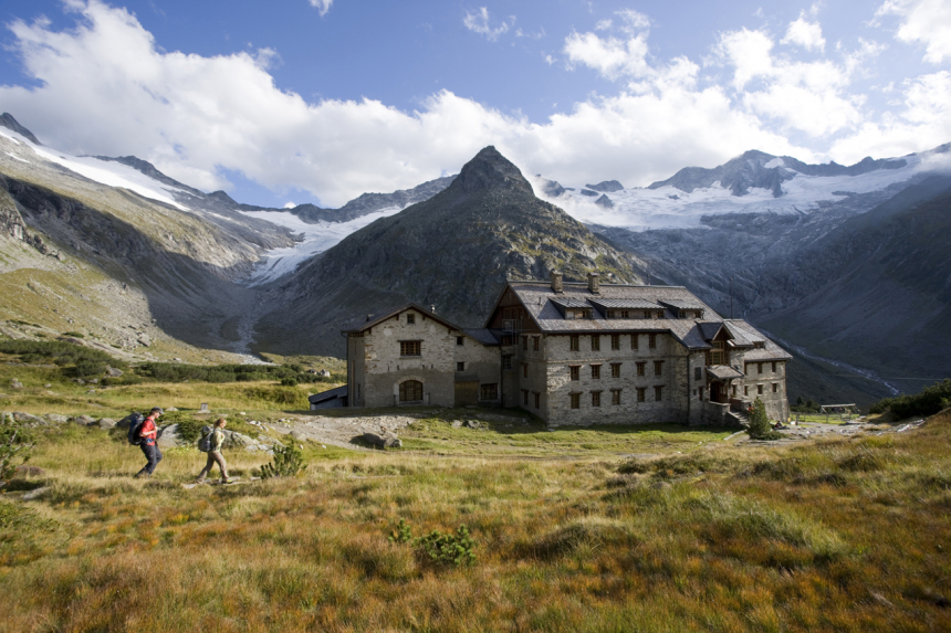 Wanderer bei der Berliner Hütte, Zillertaler Alpen, Tirol, Österreich.