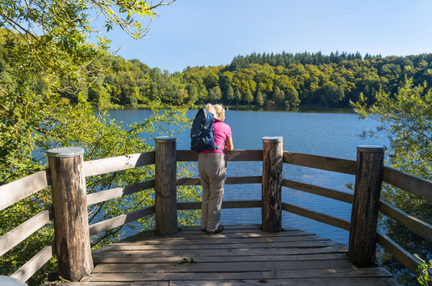 EVDP-057-Vulkaneifel-Holzmaar-600x398.jpg Veel mogelijkheden voor wandelaars in de Eifel, zoals hier bij Holzmaar, Vulkaneifel.