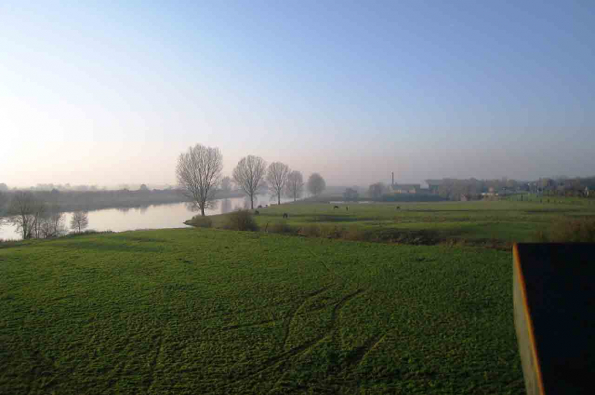 Genneperhuis-uitzichtweb2-600x397.jpg Vanuit de uitkijktoren van het Genneperhuis heb je een mooi overzicht over de Maas links en de kleine Niers rechts (foto Peter Gommans).