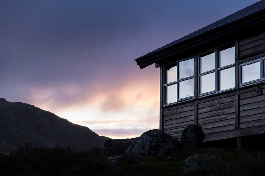 Kjeldebu-hytte-paarse-gloed-600x398.jpg