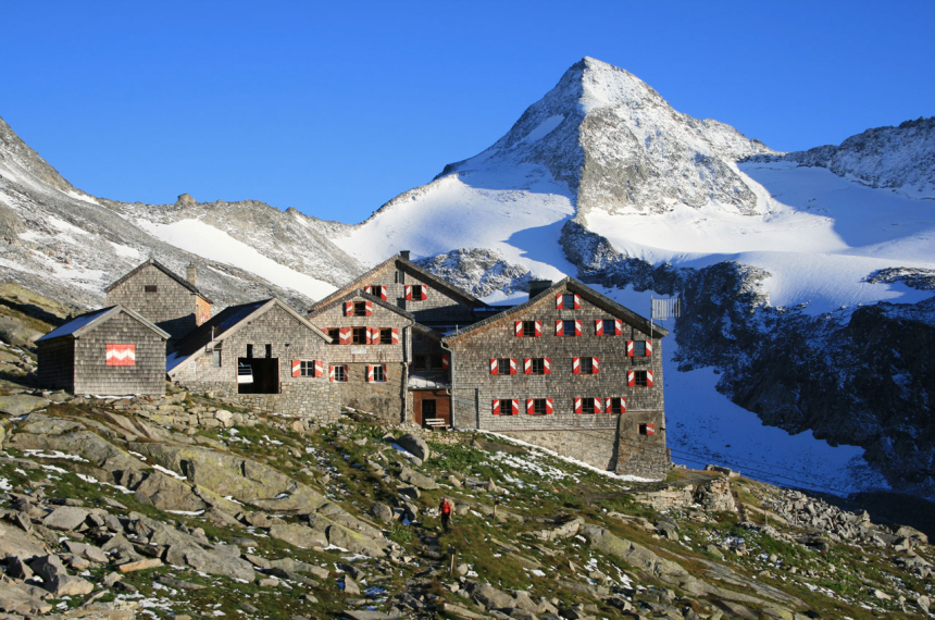 De Kuersinger Hütte aan de Venediger-Lasöring Höhenweg.