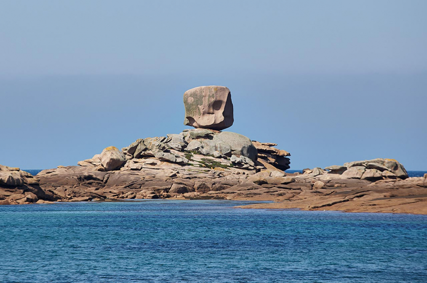 LR-Granite-boulder-at-Coz-Pors-600x398.jpg LR-Granite-boulder-at-Coz-Pors