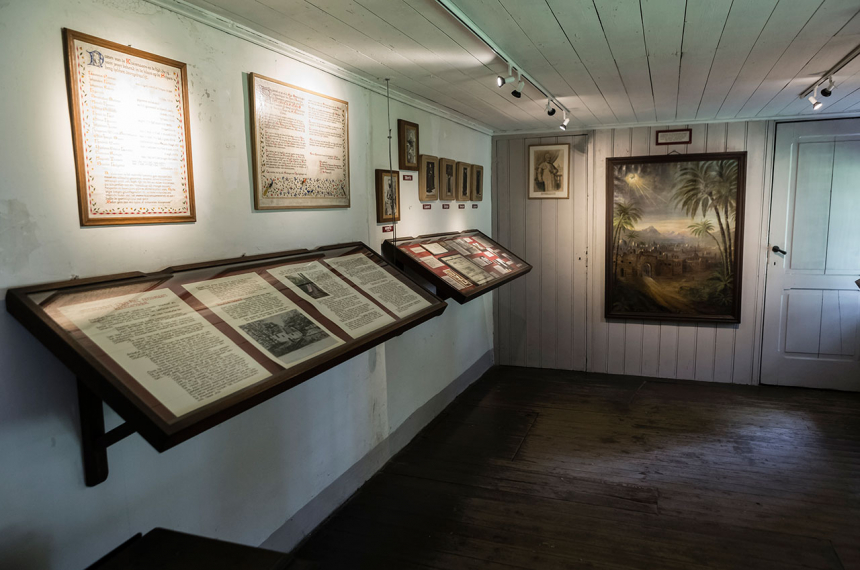 Pelgrimspad-wandelen-Zuid-Limburg-7-600x397.jpg Tentoonstelling in de voormalige kluizenaarswoning Kluis op de Schaersberg.