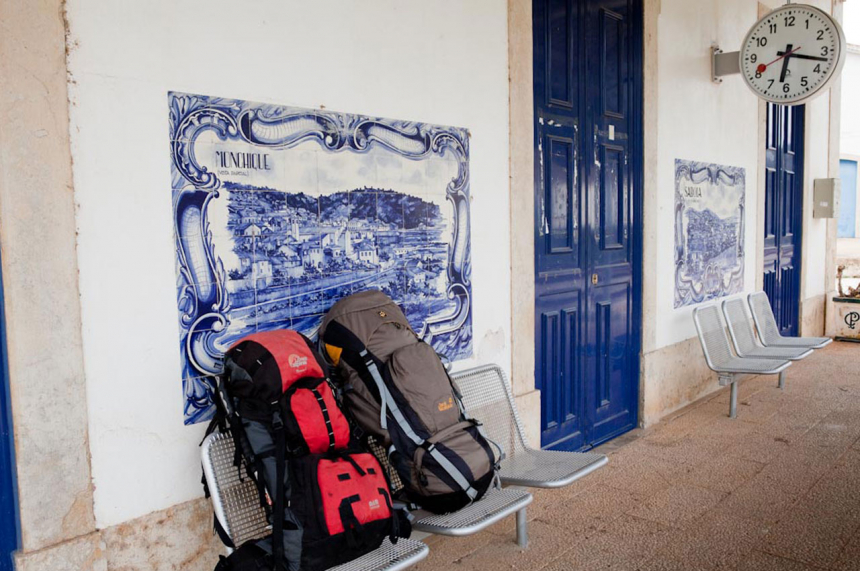 Portugal-Wandelen-Rota-Vicentina-Rugzakken-op-station-600x398.jpg Portugal - Wandelen Rota Vicentina - Rugzakken op station
