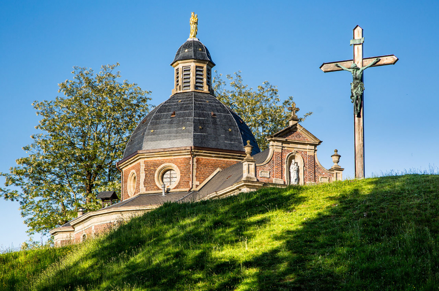 Ronde-van-Vlaanderen-fietsen-7--600x398.jpg Kapel op de Muur van Geraardsbergen.