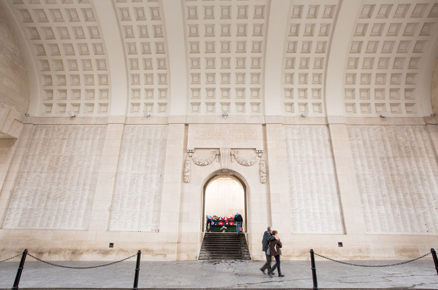 Menenpoort in Ieper, met de namen van 54.896 vermiste soldaten uit de Eerste Wereldoorlog.