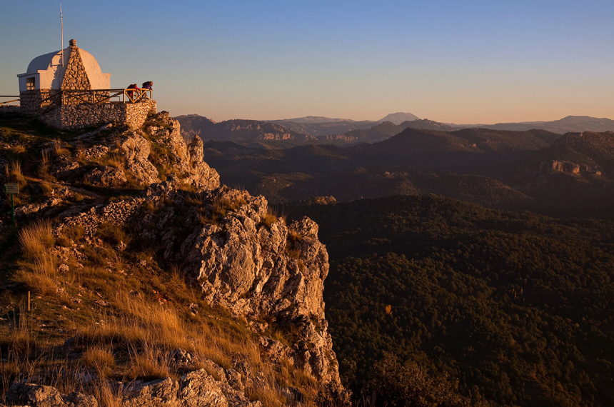 Sierra-de-Segura-Pico-de-Navalperal-topgraat-brandweerhut-Milo-600x398.jpg Pico de Navalperal, topgraat en brandweerhut, Sierra de Segura.