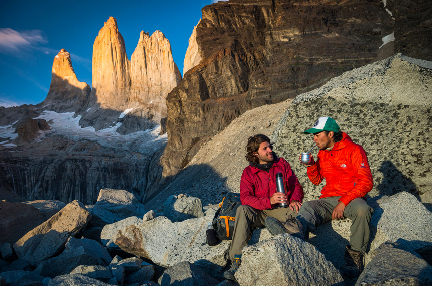 Torres-Del-Paine-Hike-045-600x398.jpg De 3 beroemde rotstorens van Torres Del Paine.