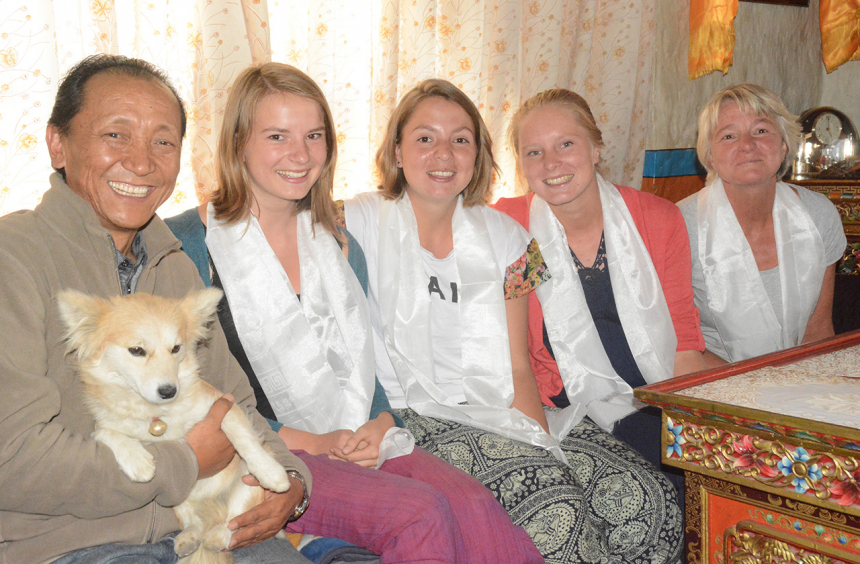 Op de foto met de kroonprins van Mustang.