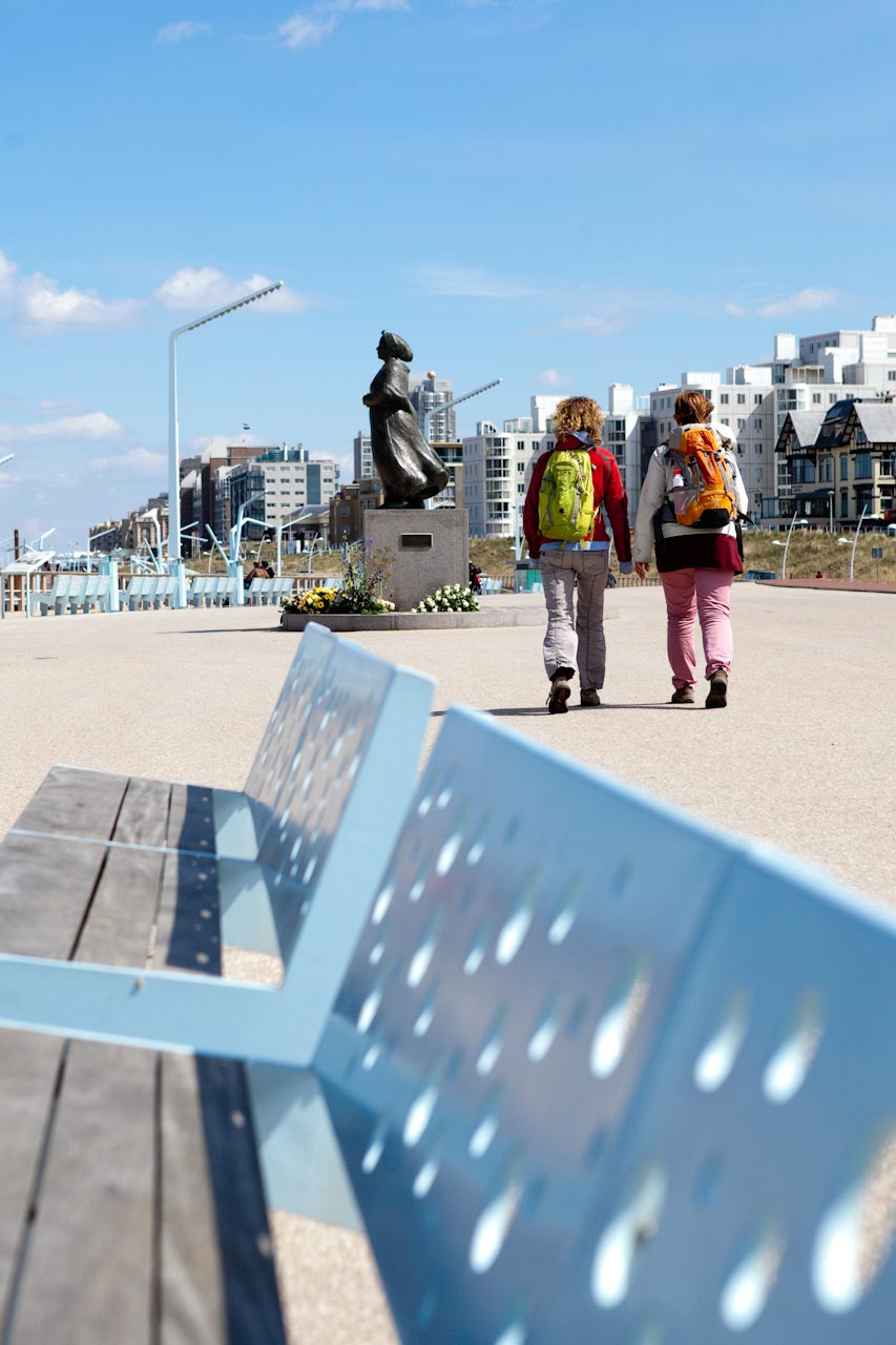 Vissersmonument-Vrouw-van-Scheveningen_Gerard-Bakker-001-399x600.jpg df;lajldfkjadlfjaldjfla