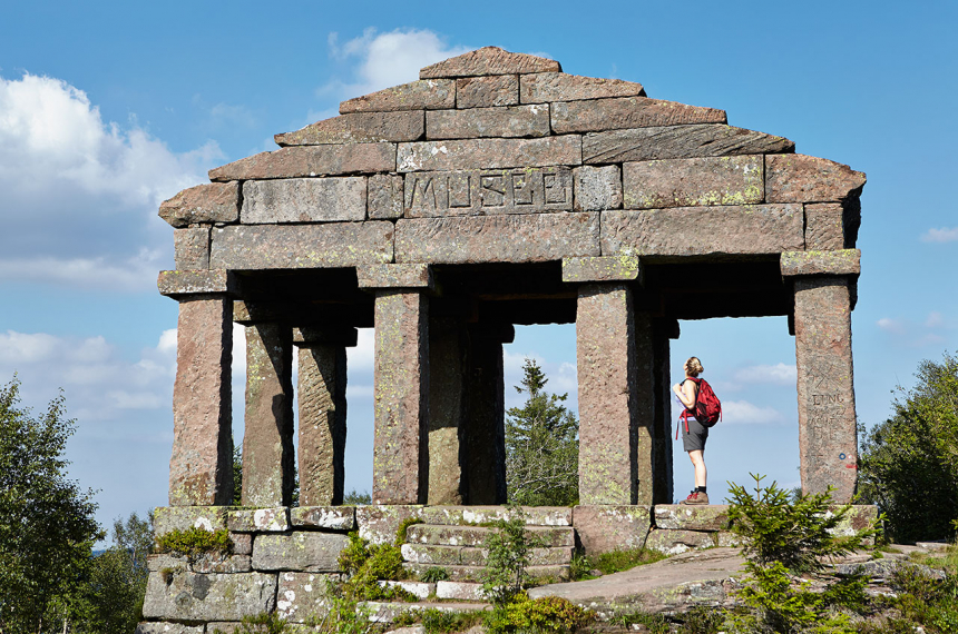 Vogezen-5-600x398.jpg Tempel op Mont Donon.