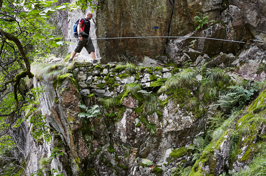 Vogezen-9-600x398.jpg Sentier de Roches.