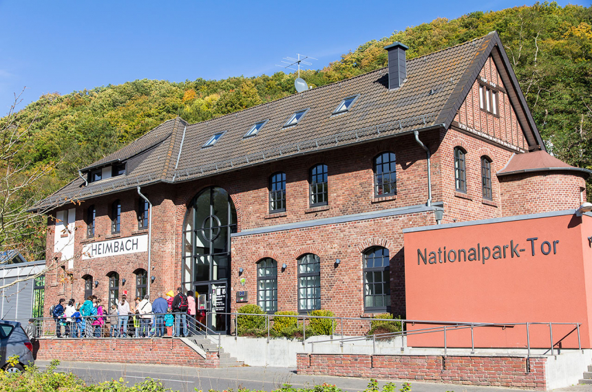 Wildnis-Trail-Eifel-16-600x398.jpg Nationalparktor in Heimbach.