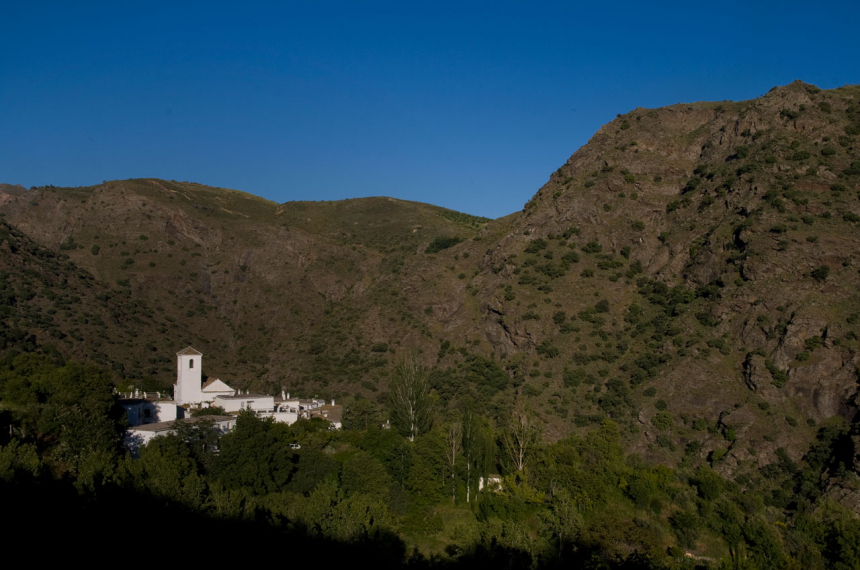 Hert kleine en rustige dorp Ferreirola, schitterend gelegen.