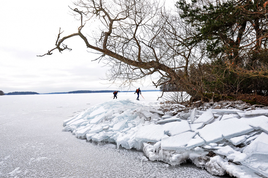 Eindeloos schaatsen op grote meren.