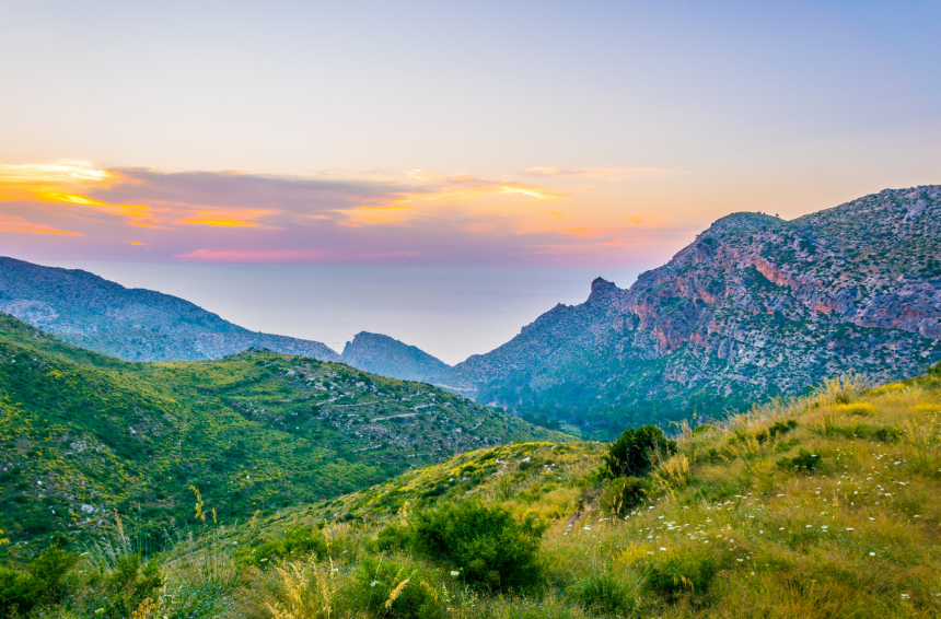 shutterstock_1126278836_Serra_de_tramuntana_Mallorca-600x395.jpg