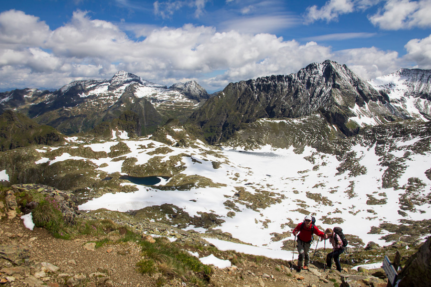 sneeuwvelden-bij-een-pasovergang-600x400.jpg bergwandelen