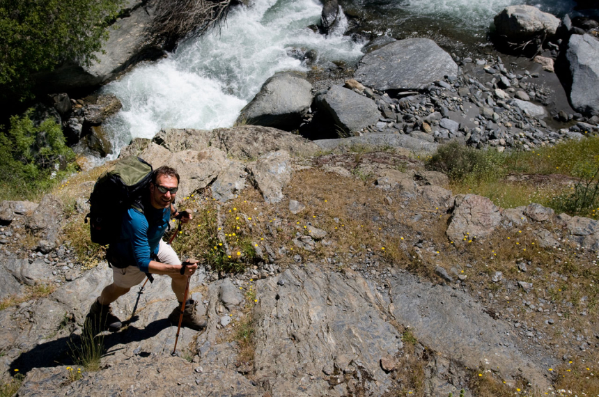 Laatste steile klim naar de verharde weg na Pitres.