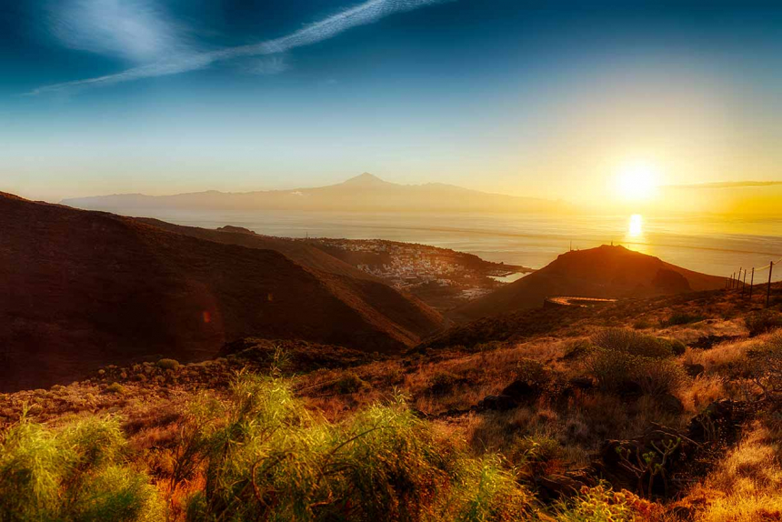 Op een heldere dag zie je vulkaanreus El Teide op Tenerife