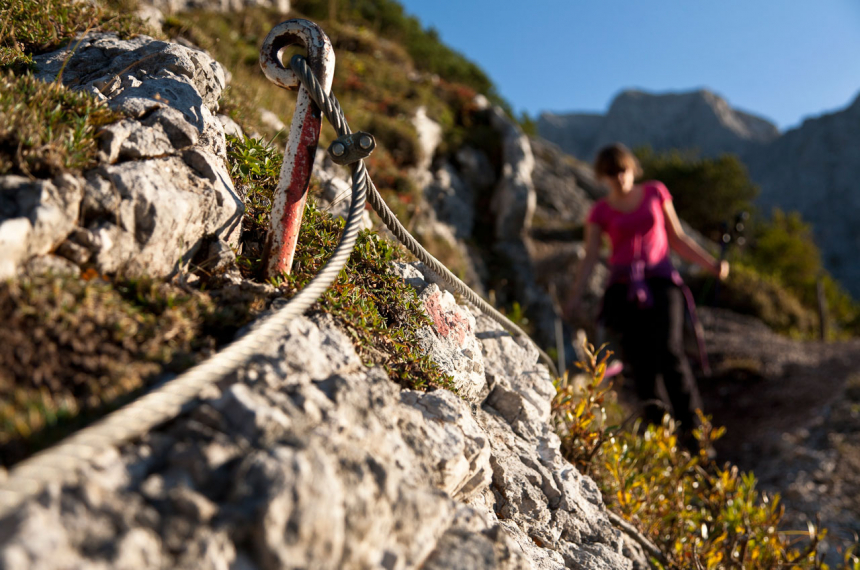 wandelen-karwendel-oostenrijk-09-600x398.jpg Technisch moeilijk is een huttentrektocht door het Karwendel niet; moeilijke stukken zijn gezekerd met staaldraad.